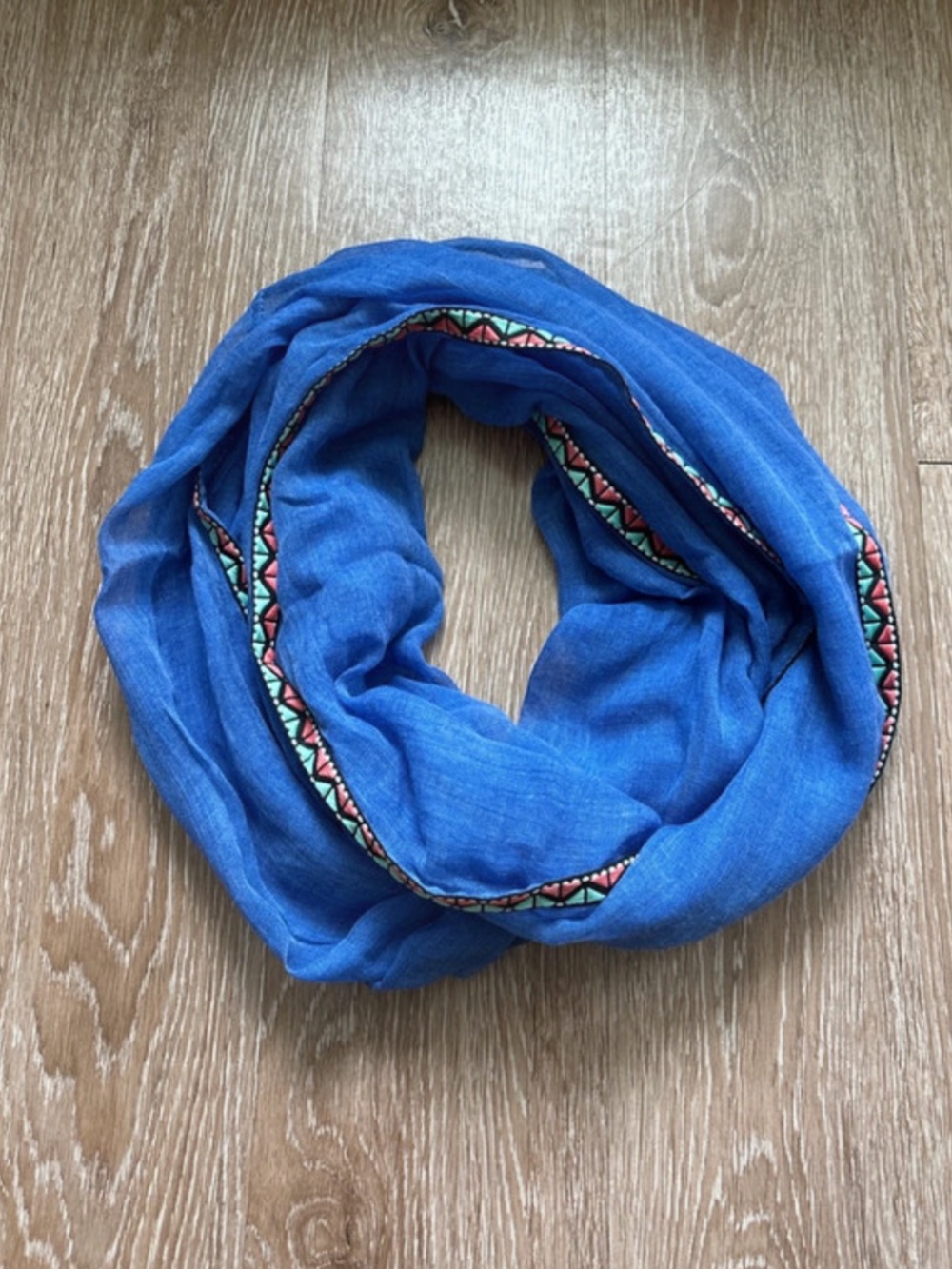 Steve Madden blue w/ turquoise & pink trim lightweight infinity scarf